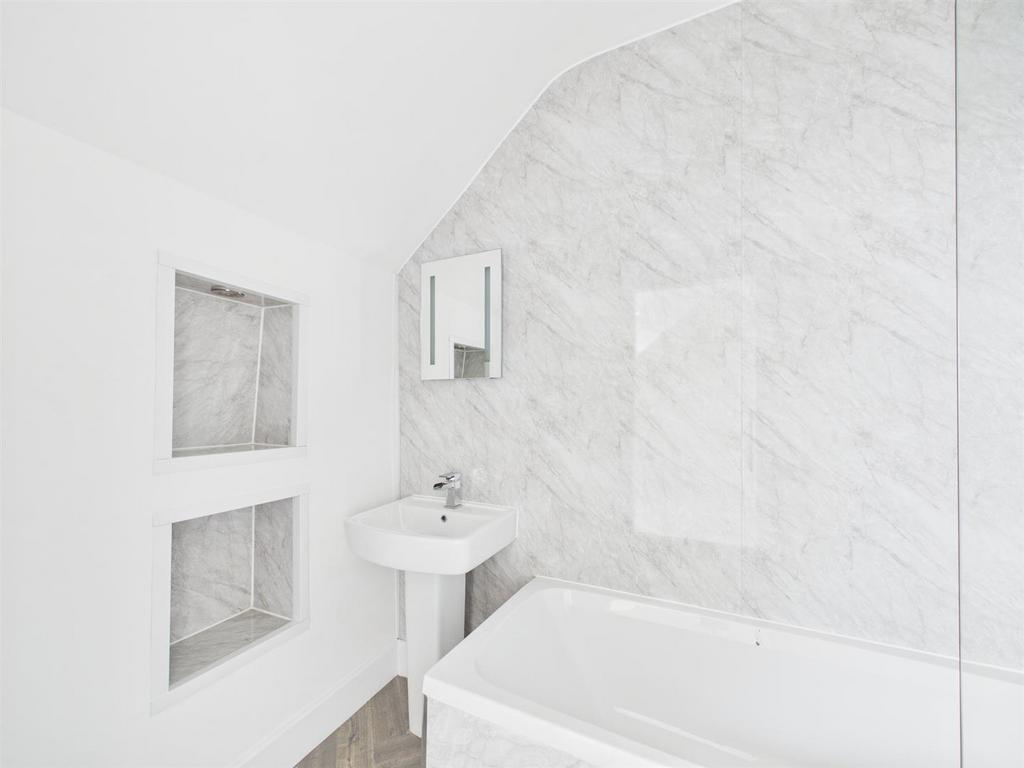 En-suite 1.jpg