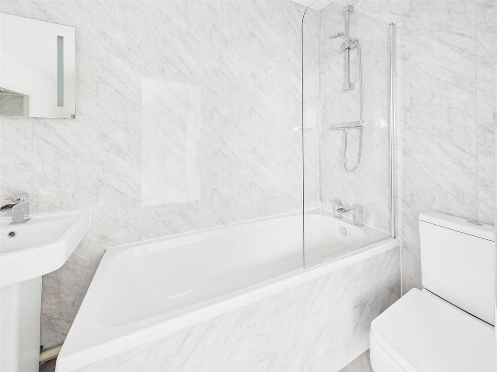 En-suite 2.jpg