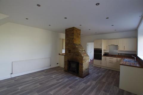 4 bedroom detached house to rent, Stainland Road, Stainland, Halifax