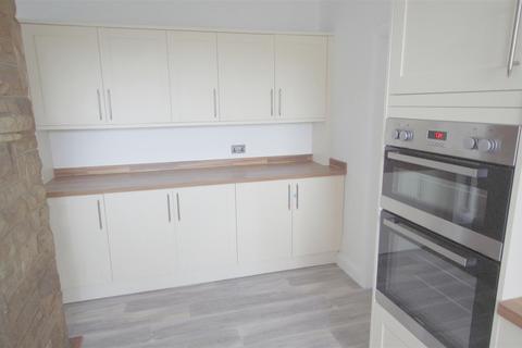 4 bedroom detached house to rent, Stainland Road, Stainland, Halifax