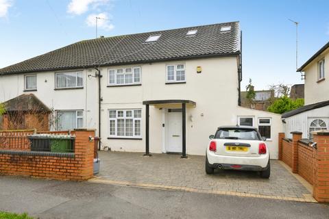 Lincoln Court, Borehamwood