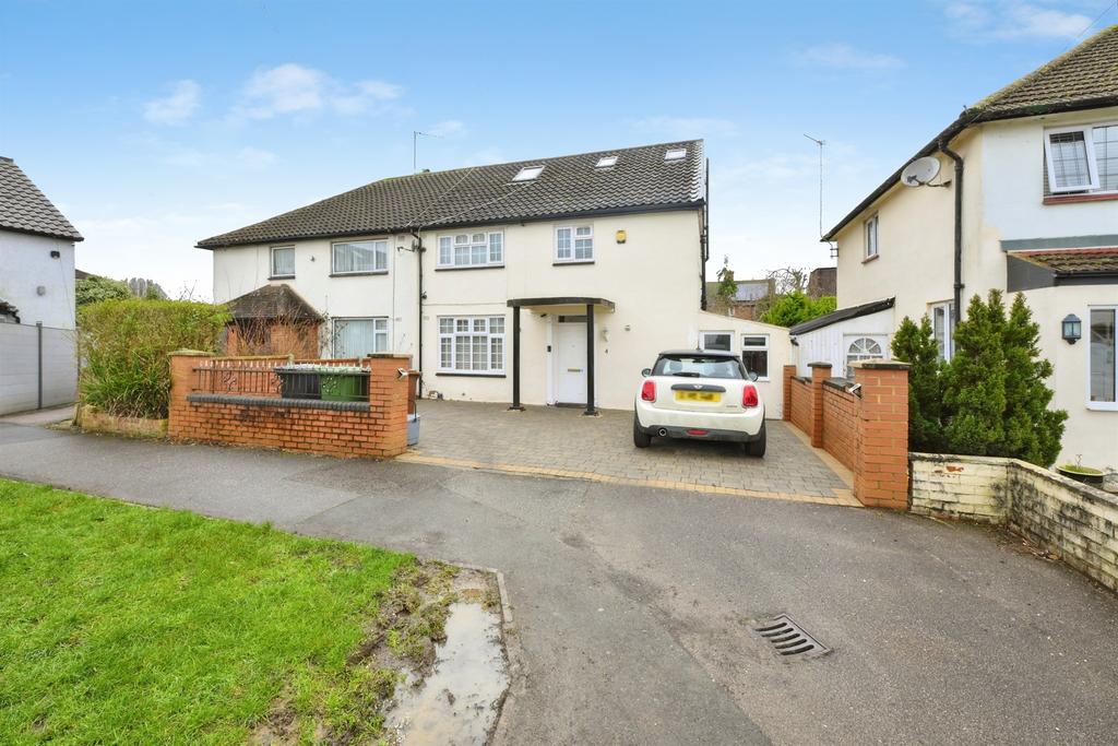 Detached house exterior, driveway