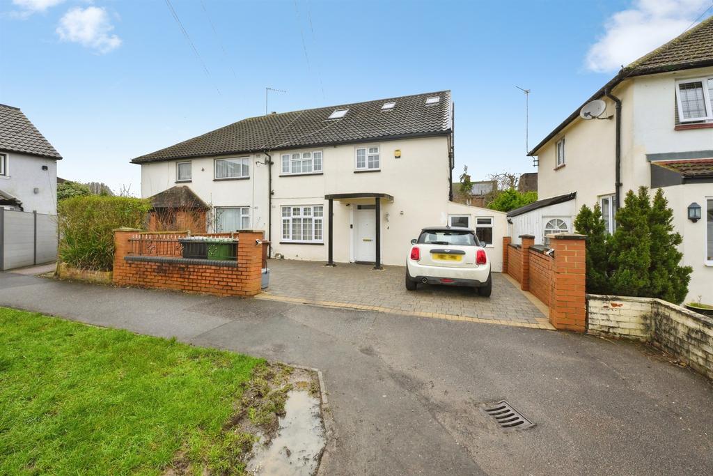 Detached house exterior, driveway