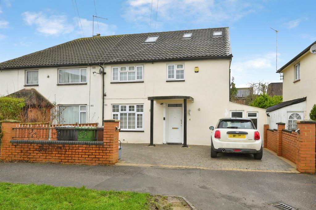 Detached house exterior, driveway