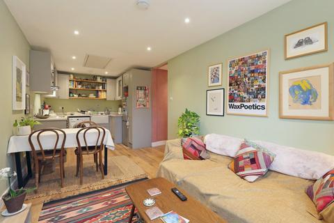 1 bedroom apartment for sale, Gables Close, London, SE5