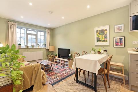 1 bedroom apartment for sale, Gables Close, London, SE5