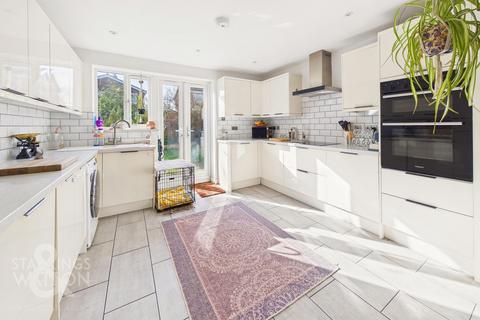 4 bedroom detached house for sale, Pinewood Gardens, North Cove, Beccles