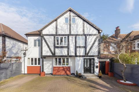 Sunbury-on-thames TW16
