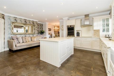 4 bedroom end of terrace house for sale, Durnell Way, Loughton