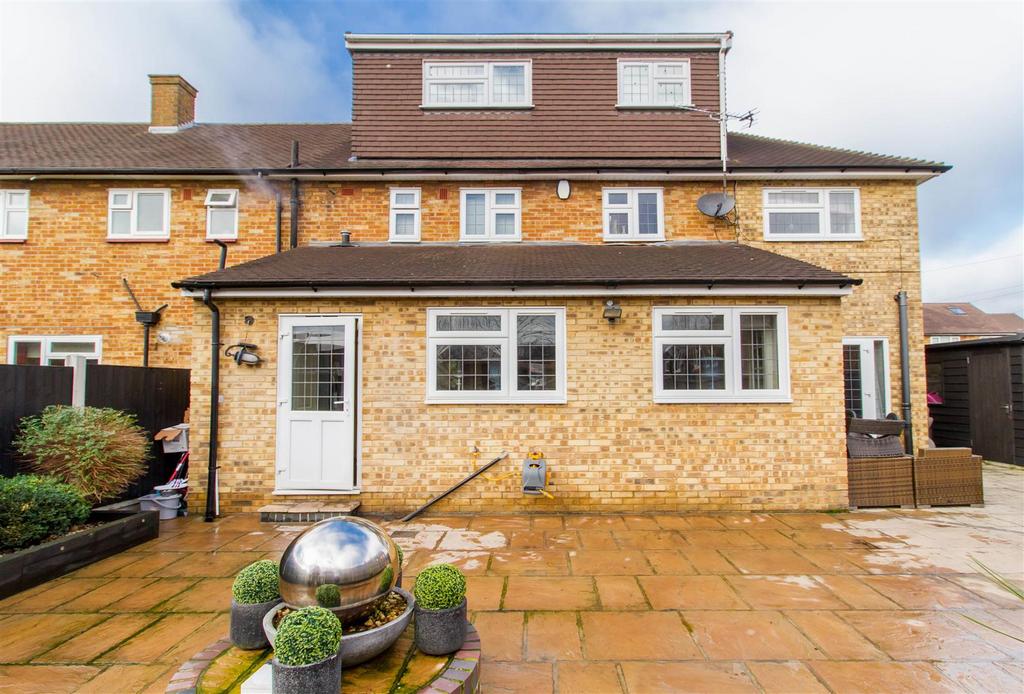 Detached house exterior, driveway