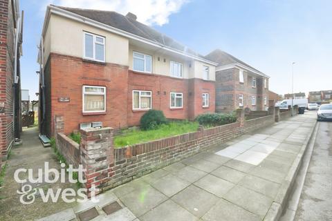 2 bedroom apartment to rent, Aylen Road Portsmouth PO3