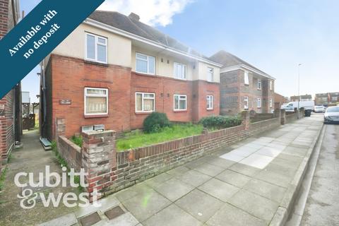2 bedroom apartment to rent, AVAILABLE WITH NO DEPOSIT Aylen Road Portsmouth PO3