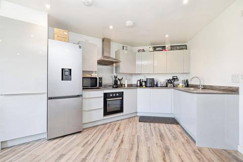 2 bedroom apartment for sale, Park Avenue, Bushey