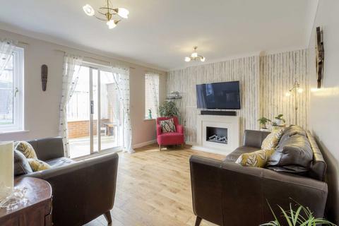 4 bedroom detached house for sale, Curtis Croft, Milton Keynes MK5