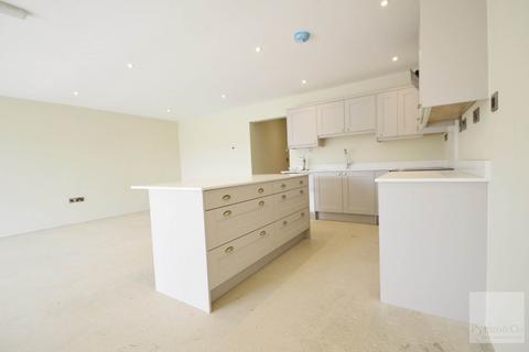 2 bedroom barn conversion to rent, Oak Road, North Walsham NR28