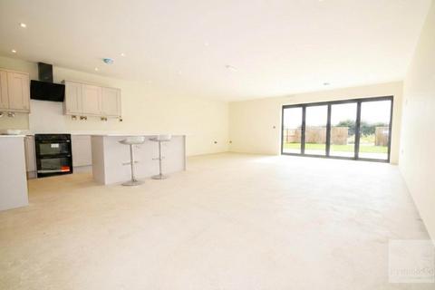 2 bedroom barn conversion to rent, Oak Road, North Walsham NR28