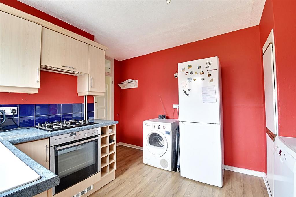 Kitchen 2.jpg