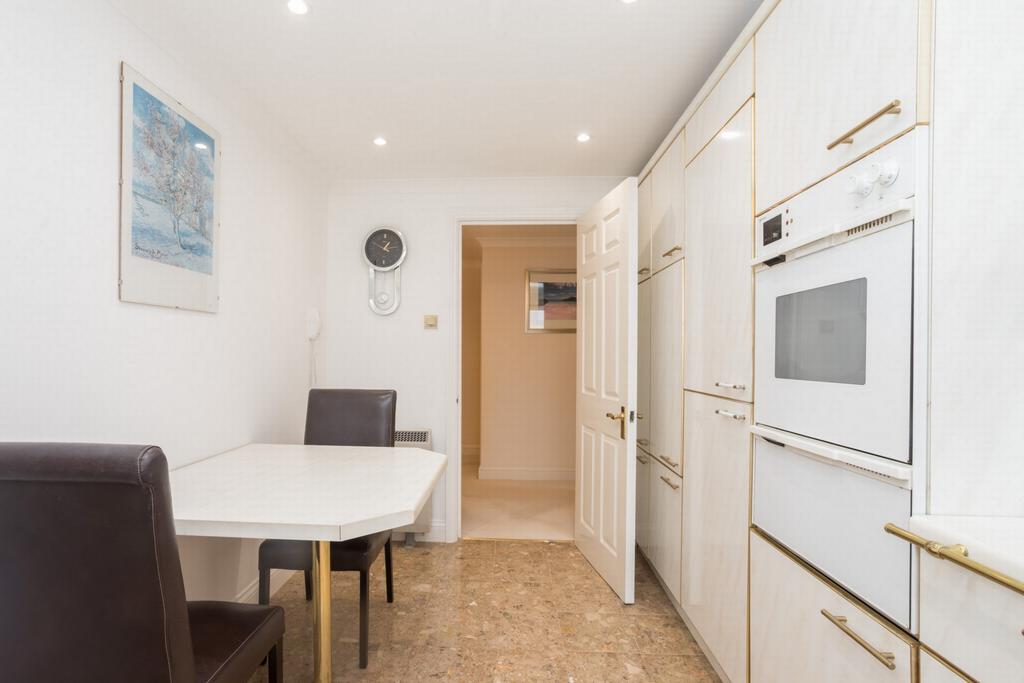 Fitted kitchen