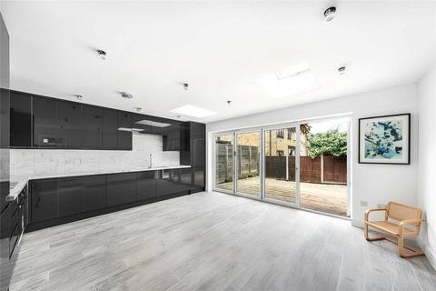 3 bedroom house to rent, Highcombe, Charlton, London, SE7