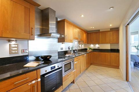 3 bedroom apartment to rent, Temple Avenue, London, EC4Y