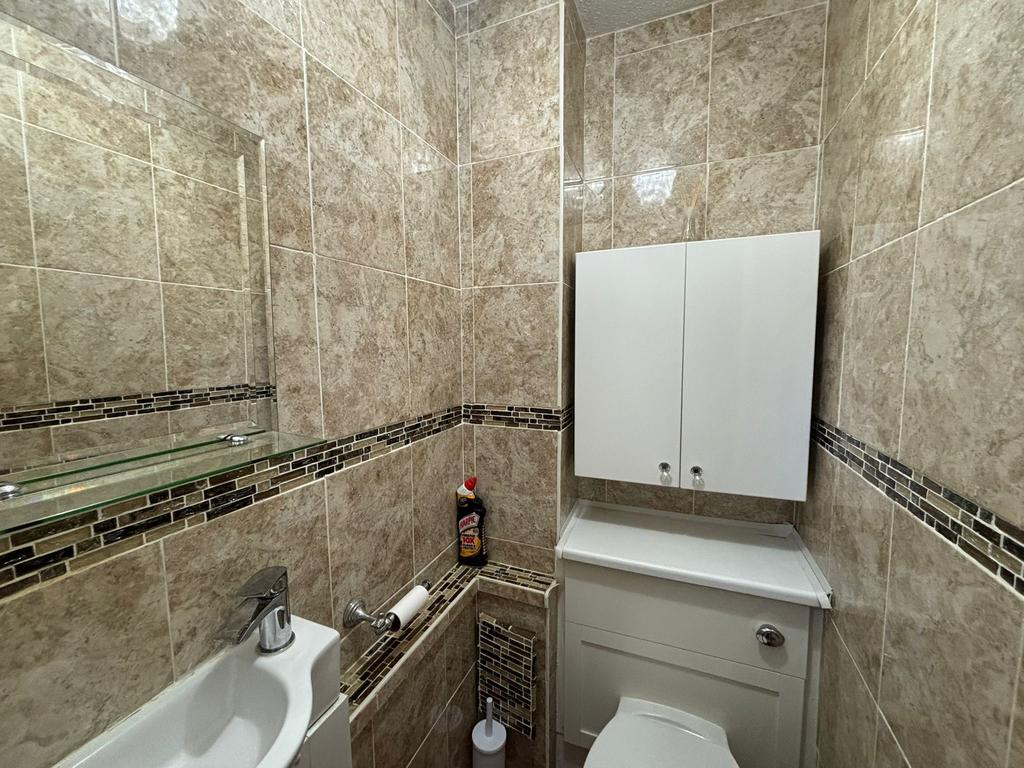 Cloakroom/wc