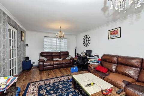 4 bedroom end of terrace house for sale, Pitfield Crescent, London, SE28