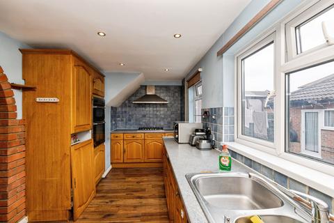 4 bedroom end of terrace house for sale, Pitfield Crescent, London, SE28