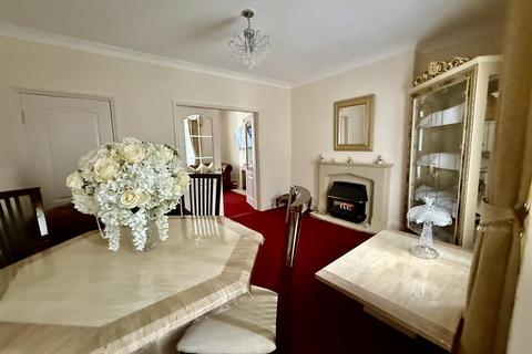 2 bedroom end of terrace house for sale, Pease Street, Darlington