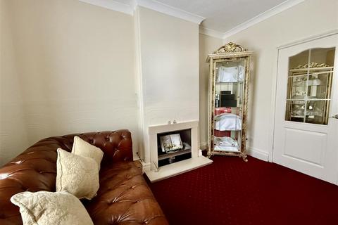 2 bedroom end of terrace house for sale, Pease Street, Darlington