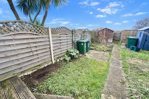1 bedroom maisonette to rent, Penton Avenue, Staines-upon-Thames, TW18