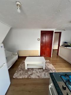 3 bedroom flat to rent, Leyton, E10