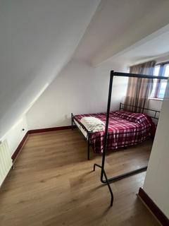 3 bedroom flat to rent, Leyton, E10
