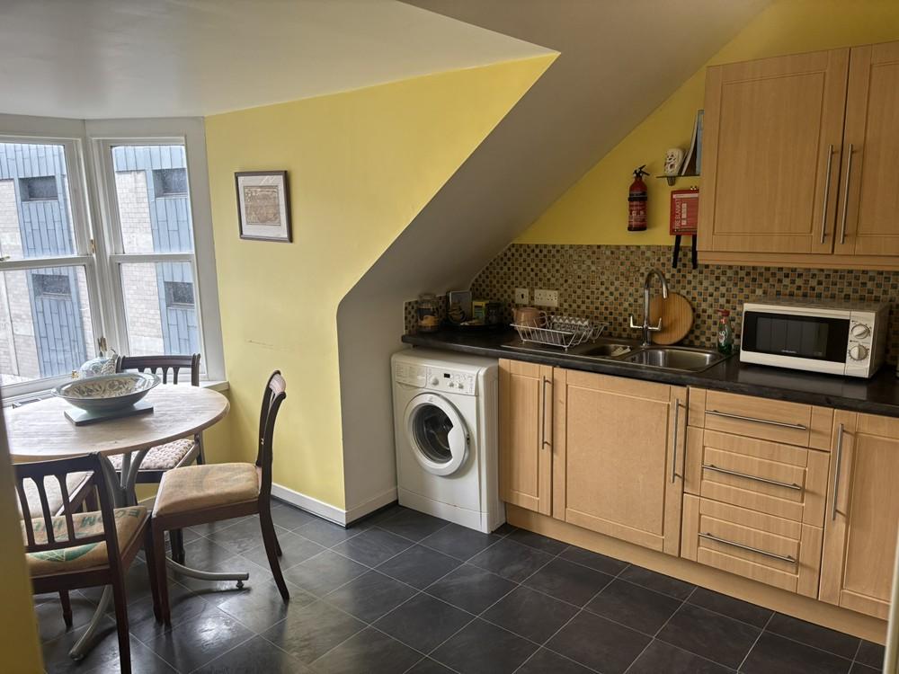 Flat 7, TG 2
