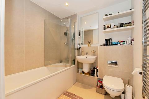 1 bedroom flat for sale, Thornton Close, Leatherhead, Surrey, KT22