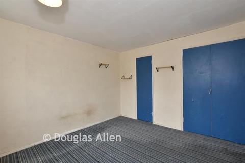 3 bedroom terraced house for sale, Pomfret Mead, Basildon, Essex
