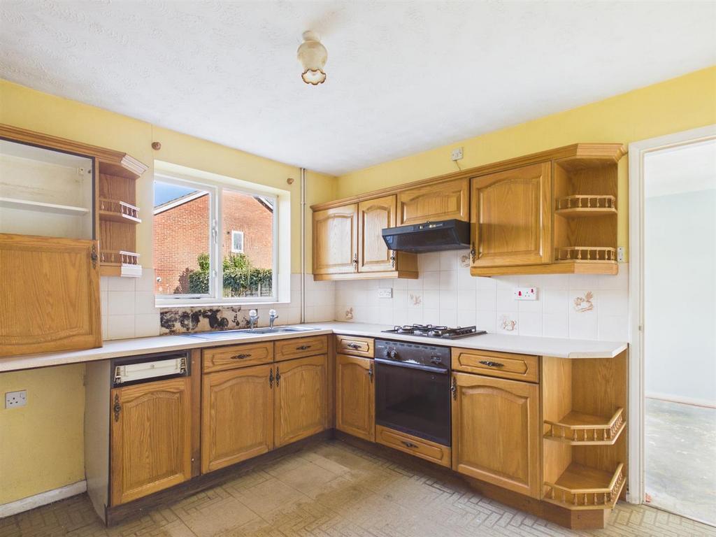 Kitchen 2.jpg
