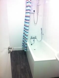 4 bathroom 2.JPG