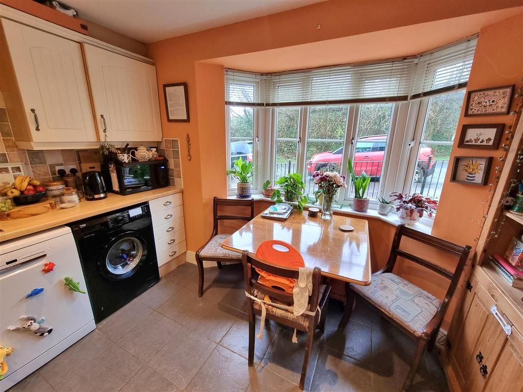 Dining Area.jpg