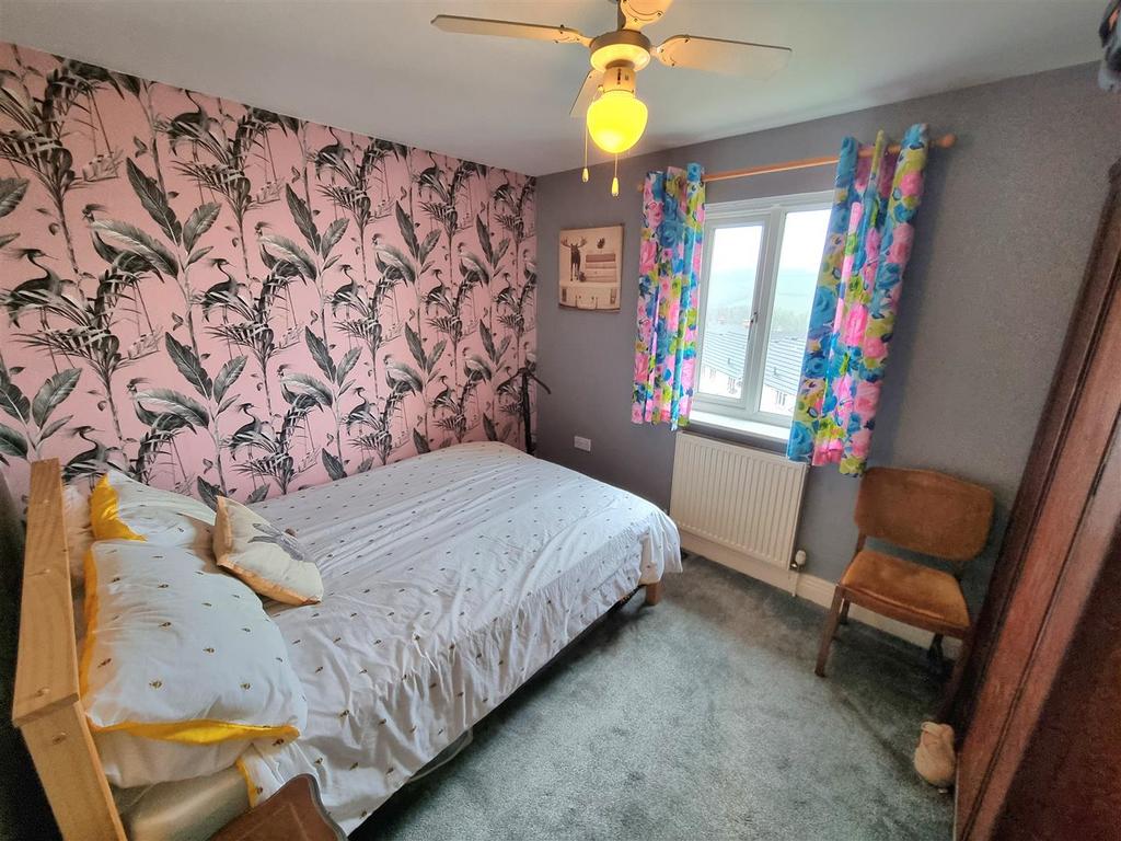 Bed 3.jpg