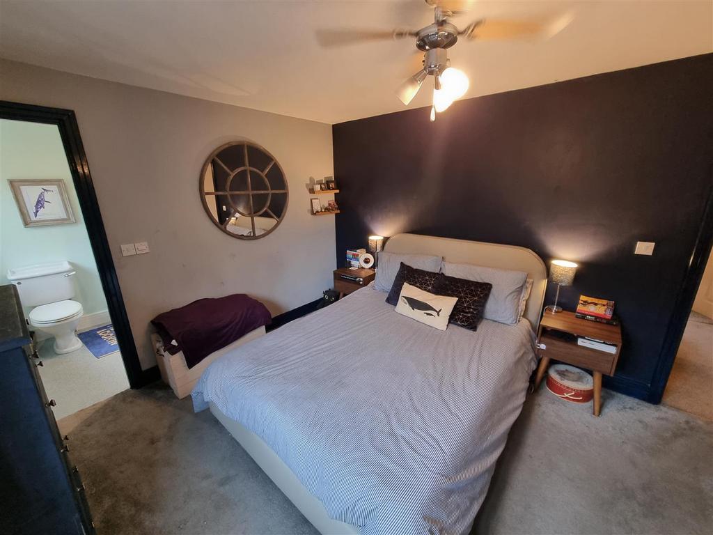 Bed 1.jpg
