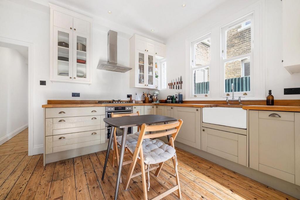 Kitchen (3).JPG