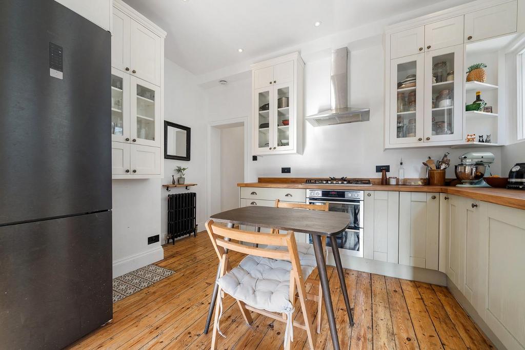 Kitchen (2).JPG
