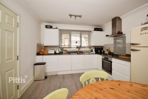 2 bedroom apartment to rent, Fairfield Gardens Sandown PO36