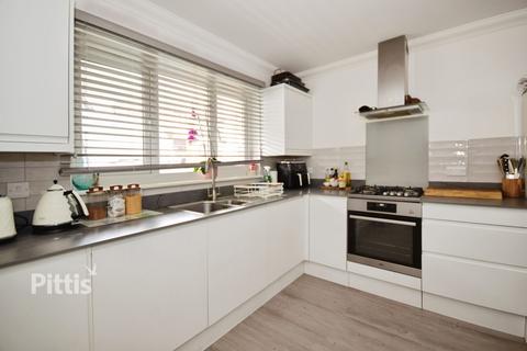2 bedroom apartment to rent, Fairfield Gardens Sandown PO36