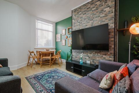 4 bedroom terraced house to rent, Heald Place, M14 5WJ