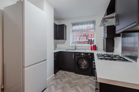 4 bedroom terraced house to rent, Heald Place, M14 5WJ