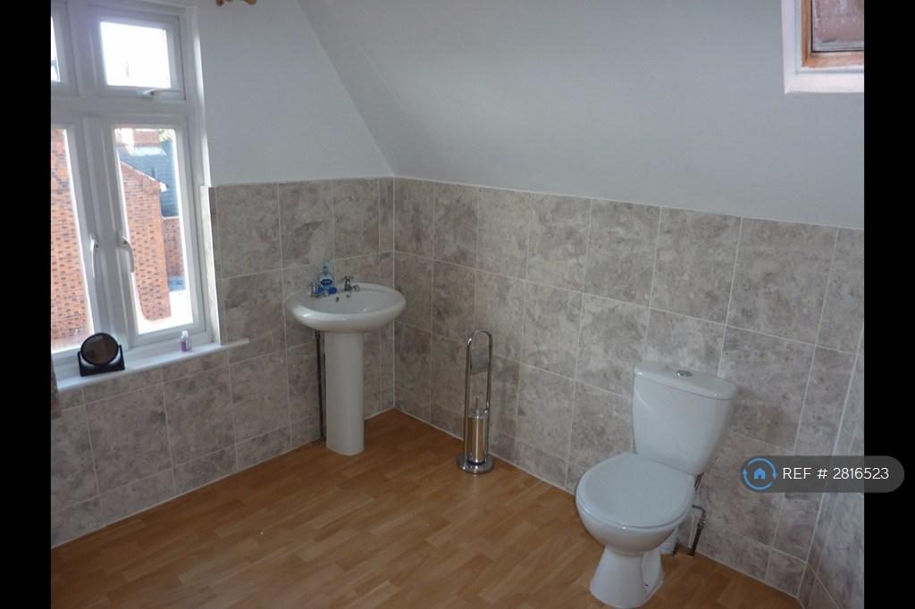2nd Floor Bathroom