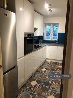 1 bedroom in a flat share to rent, Lorne Close, London, NW8