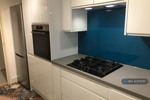1 bedroom in a flat share to rent, Lorne Close, London, NW8
