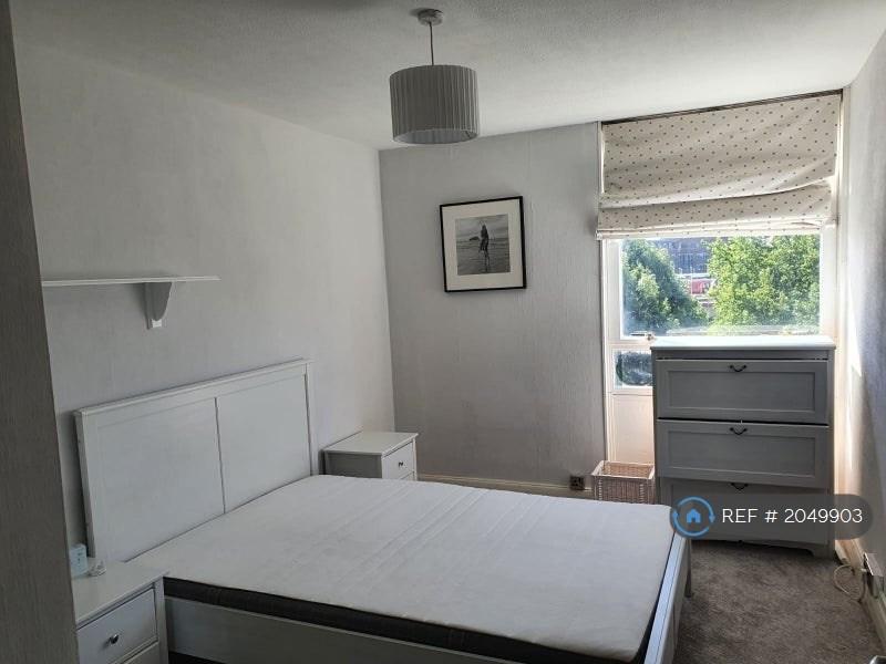 Bedroom (x 2)